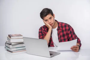 Student contemplating over low GMAT score and MBA application